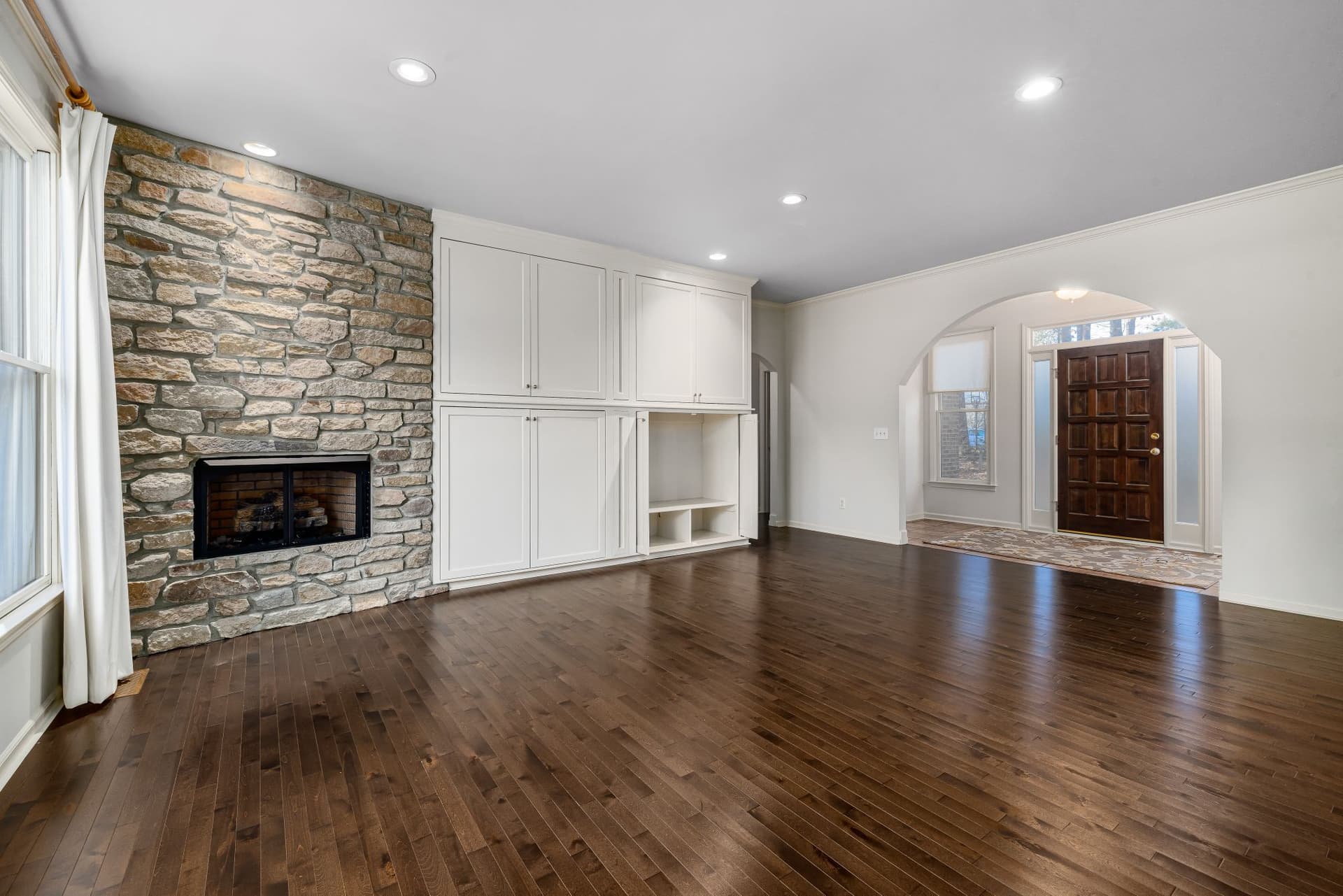 Spotless, freshly cleaned living room in a Sarasota home